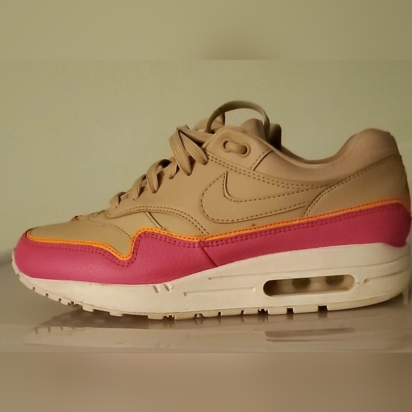 The Nike Air Max 1 Liner Tan 881101-202 Tan/Pink-orange W’s sz 8. Worn. No box. - Picture 5 of 7